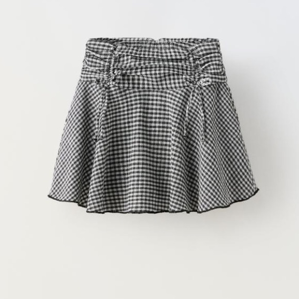 Short gingham skirt with bows